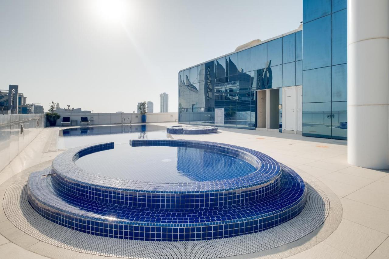 Luxury Apt - Rooftop Pool - City View ドバイ エクステリア 写真
